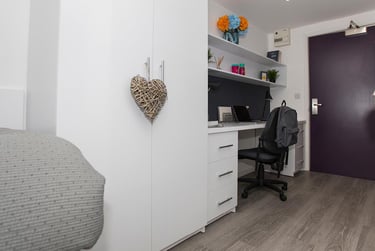 1 bed studio, Popes Lane, West Ealing, London, W54NG - Image 3